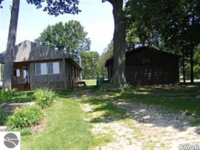 5817 East Pakes Road Crystal, MI 48818 - Photo 5 of 23 1768792-4.JPG