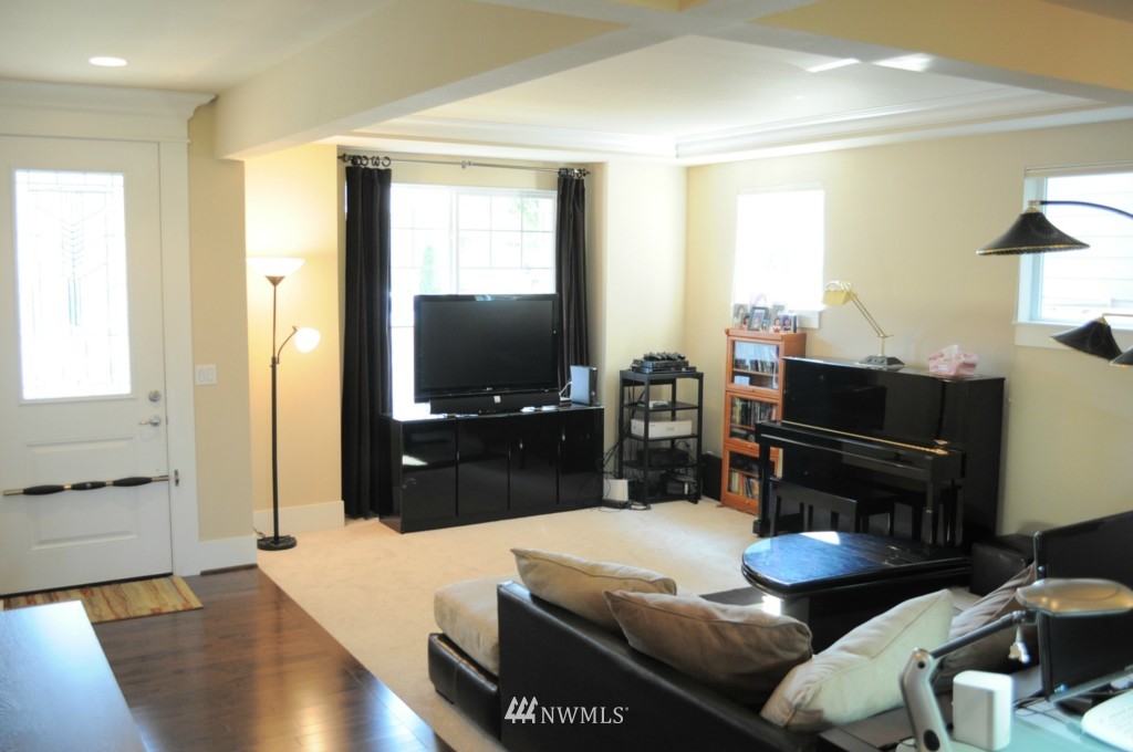 5216 Northeast 9th Place Renton, WA 98059 - Photo 3 of 15