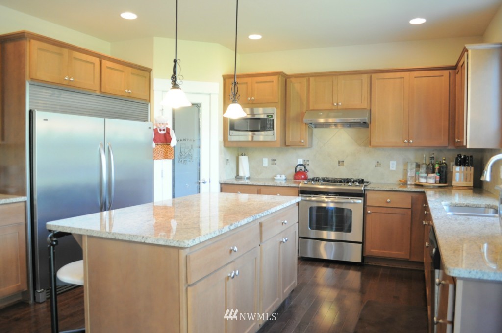 5216 Northeast 9th Place Renton, WA 98059 - Photo 5 of 15