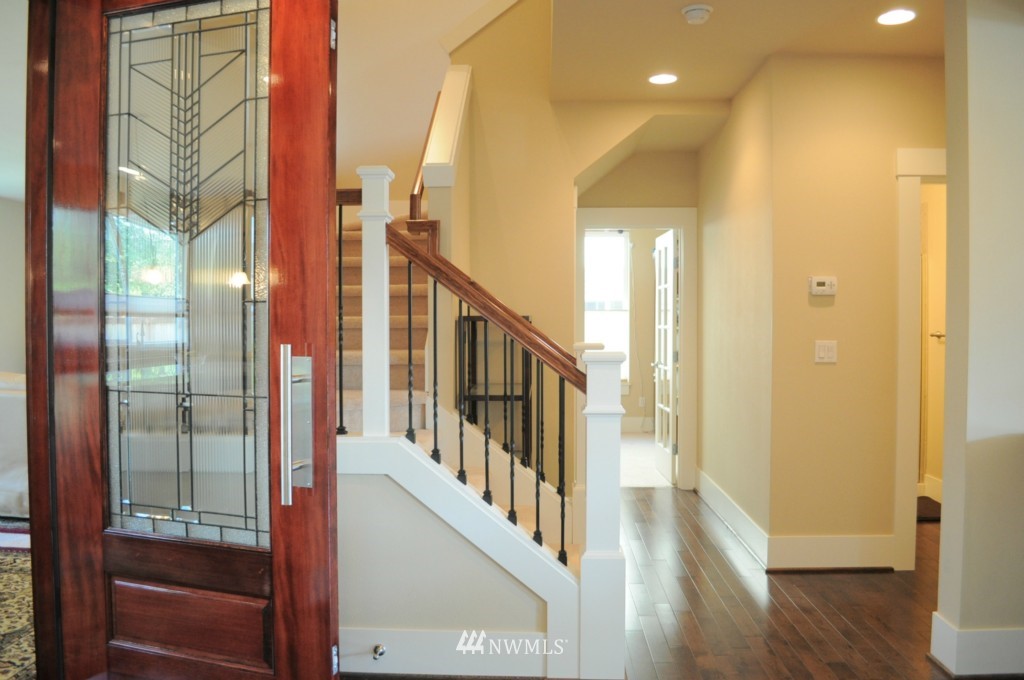 5216 Northeast 9th Place Renton, WA 98059 - Photo 7 of 15