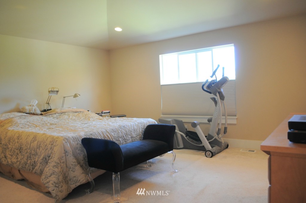 5216 Northeast 9th Place Renton, WA 98059 - Photo 8 of 15
