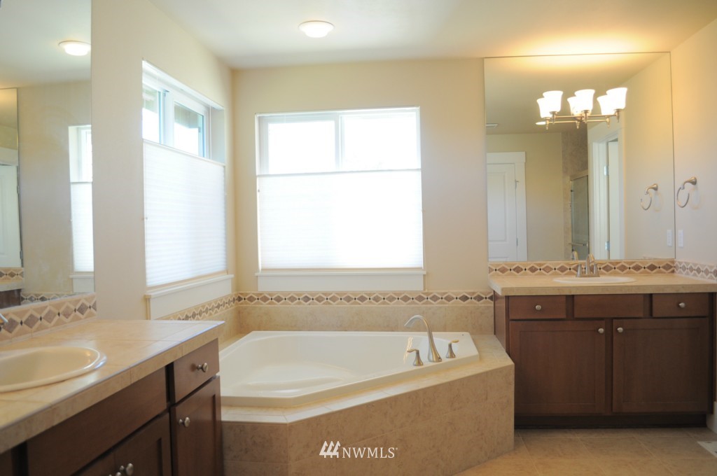 5216 Northeast 9th Place Renton, WA 98059 - Photo 9 of 15