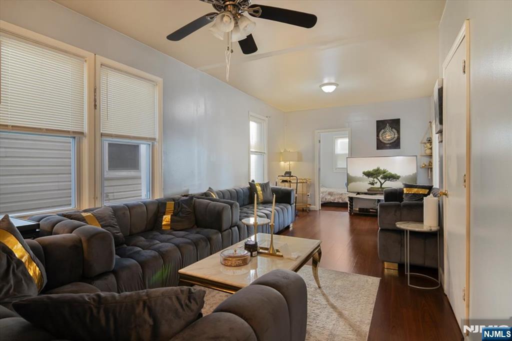 22 Tuttle Street Wallington, NJ 07057 - Photo 5 of 33