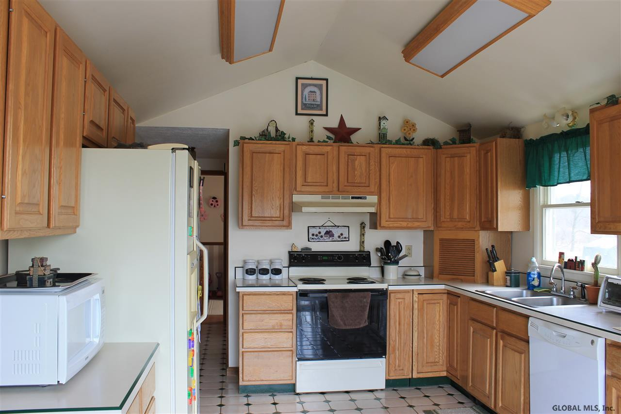 173 Hunt Road Pittstown, NY 12028 - Photo 3 of 25 Photo 3