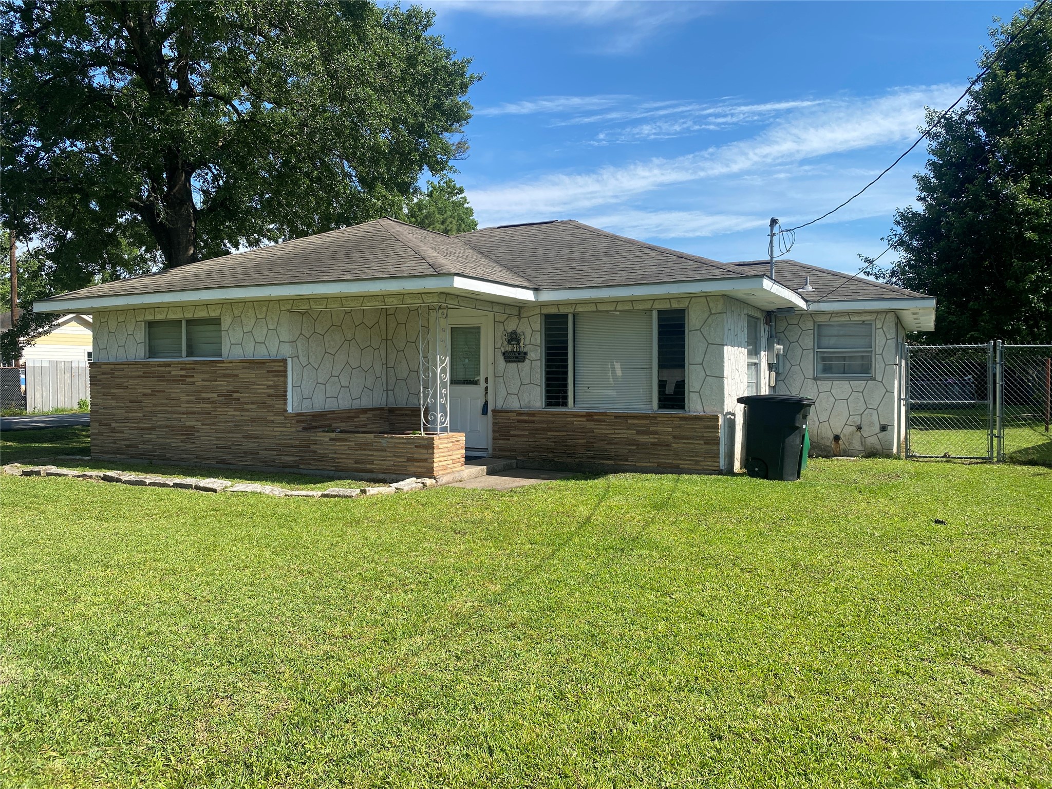 8038 Woodlyn Road Houston, TX 77028 - Photo 1 of 14