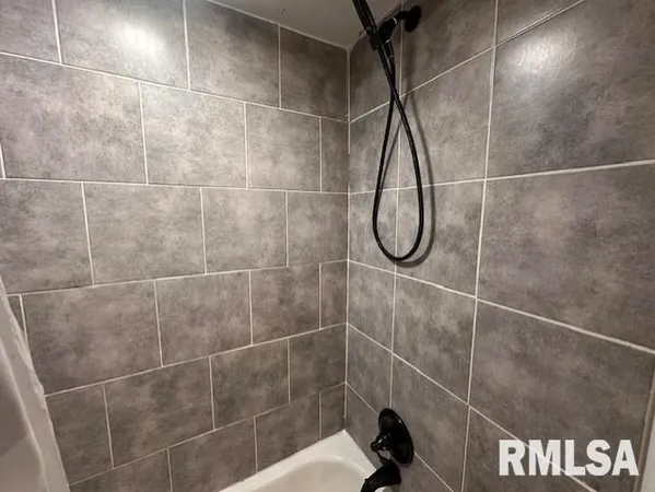 $130,000 | 1007 Massey Lane, Jacksonville, IL 62650