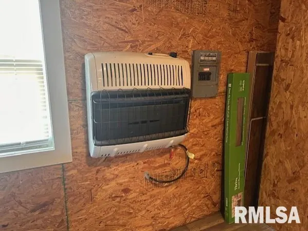 $130,000 | 1007 Massey Lane, Jacksonville, IL 62650