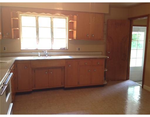 679 Goettman Street Rochester, PA 15074 - Photo 4 of 17 Kitchen.