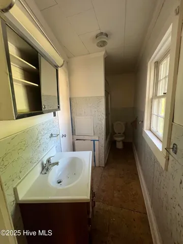 $100,000 | 105 South Front Street, Hamilton, NC 27840