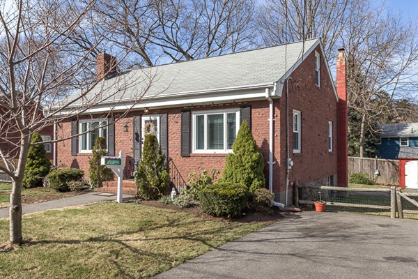 72 Sutcliffe Road Lynn, MA 01904 - Photo 3 of 29 Gallery Image 3
