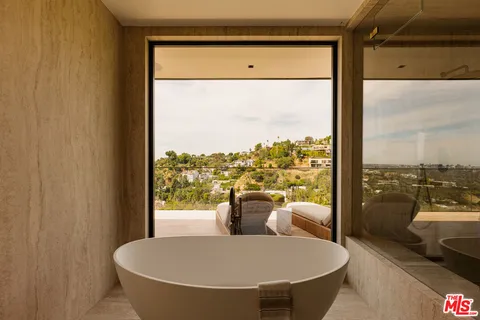 $12,900,000 | 1511 Skylark Lane, Los Angeles, CA 90069