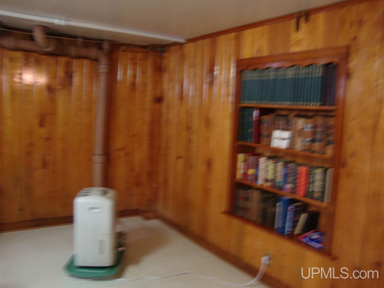 401 8th Street Calumet, MI 49913 - Photo 22 of 36