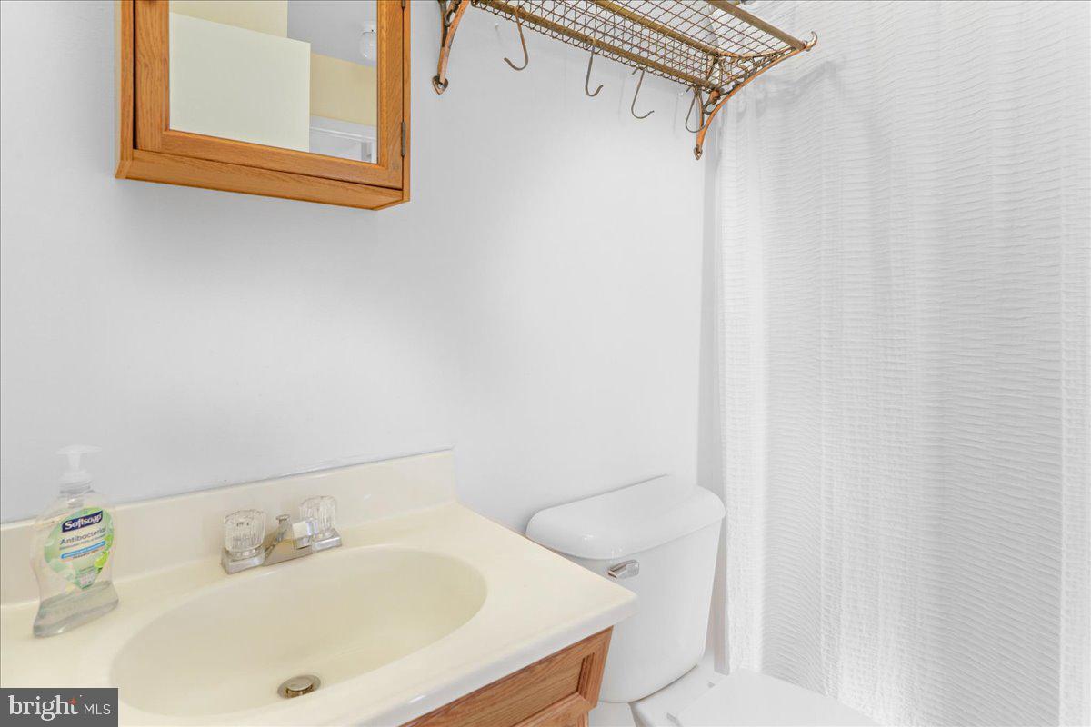 722 Anchor Chain Road, Unit 7B Ocean City, MD 21842 - Photo 17 of 18 2nd floor Full Bath