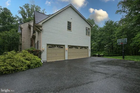 $1,995,000 | 13101 Ridge Drive, Rockville, MD 20850