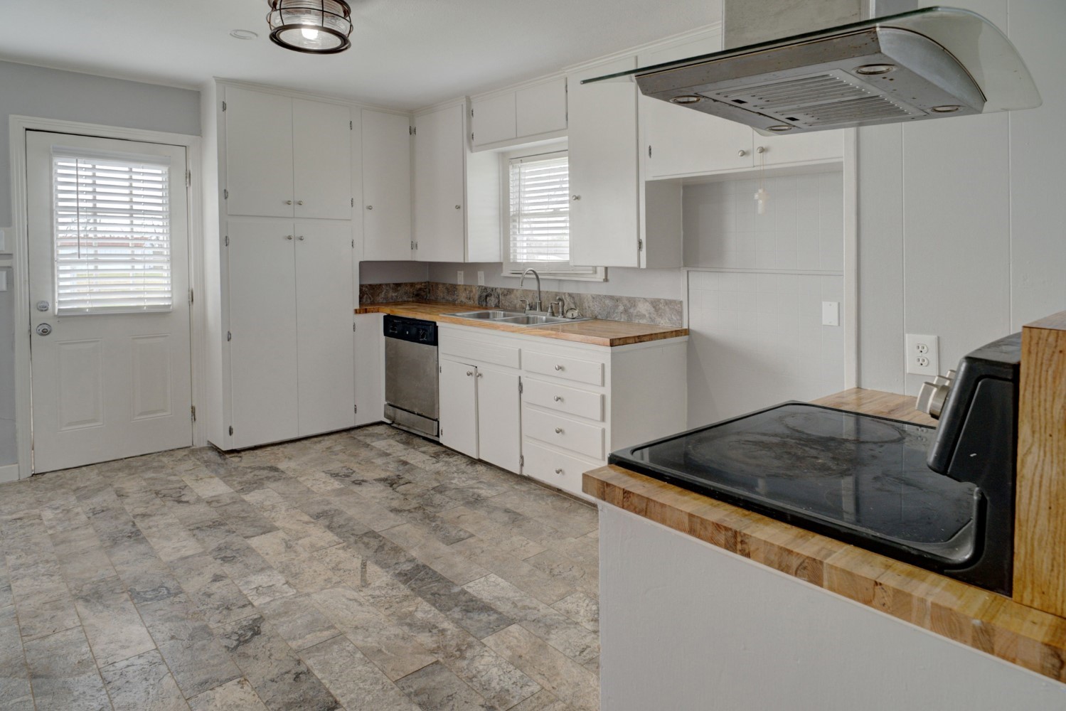 2940 Rabbs Prairie Road La Grange, TX 78945 - Photo 11 of 39 a kitchen with a stove a sink and a refrigerator