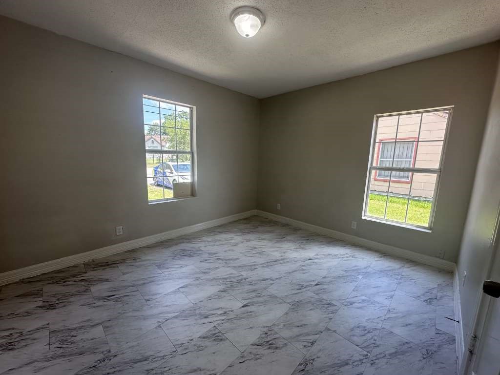 7410 Dallas Street Houston, TX 77011 - Photo 8 of 13