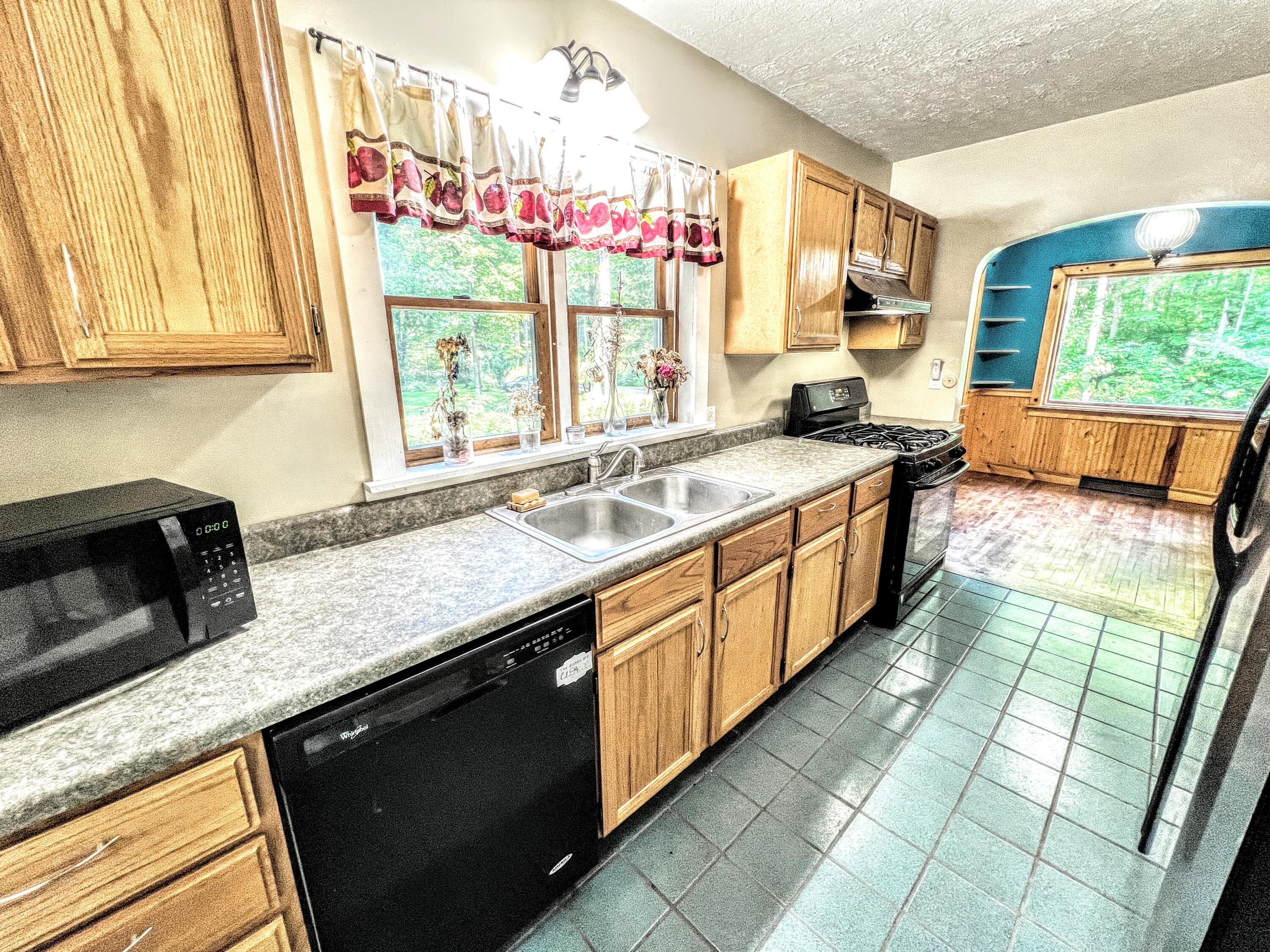 531 Yellow Stone Road Cadillac, MI 49601 - Photo 4 of 13 IMG_3367