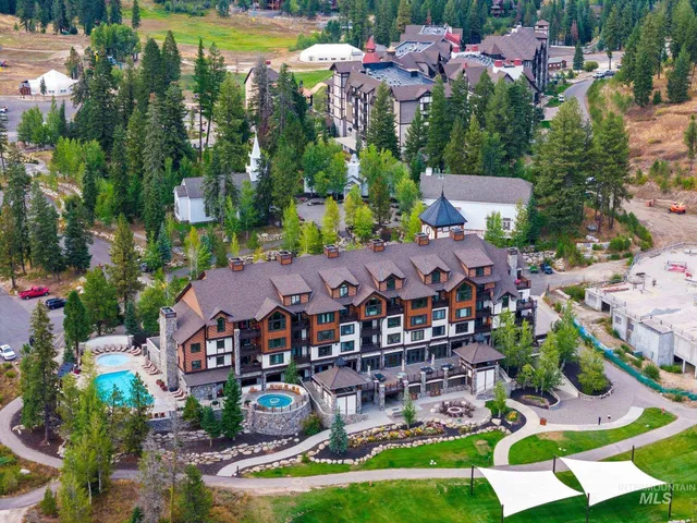 $995,000 | 75 Arling Center Court, Unit 406, Donnelly, ID 83615