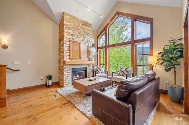 $995,000 | 75 Arling Center Court, Unit 406, Donnelly, ID 83615