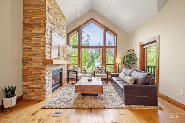 $995,000 | 75 Arling Center Court, Unit 406, Donnelly, ID 83615