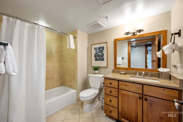 $995,000 | 75 Arling Center Court, Unit 406, Donnelly, ID 83615