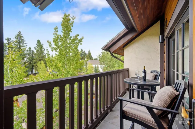 $995,000 | 75 Arling Center Court, Unit 406, Donnelly, ID 83615