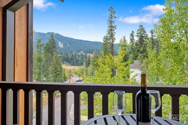 $995,000 | 75 Arling Center Court, Unit 406, Donnelly, ID 83615