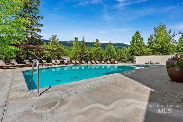 $995,000 | 75 Arling Center Court, Unit 406, Donnelly, ID 83615