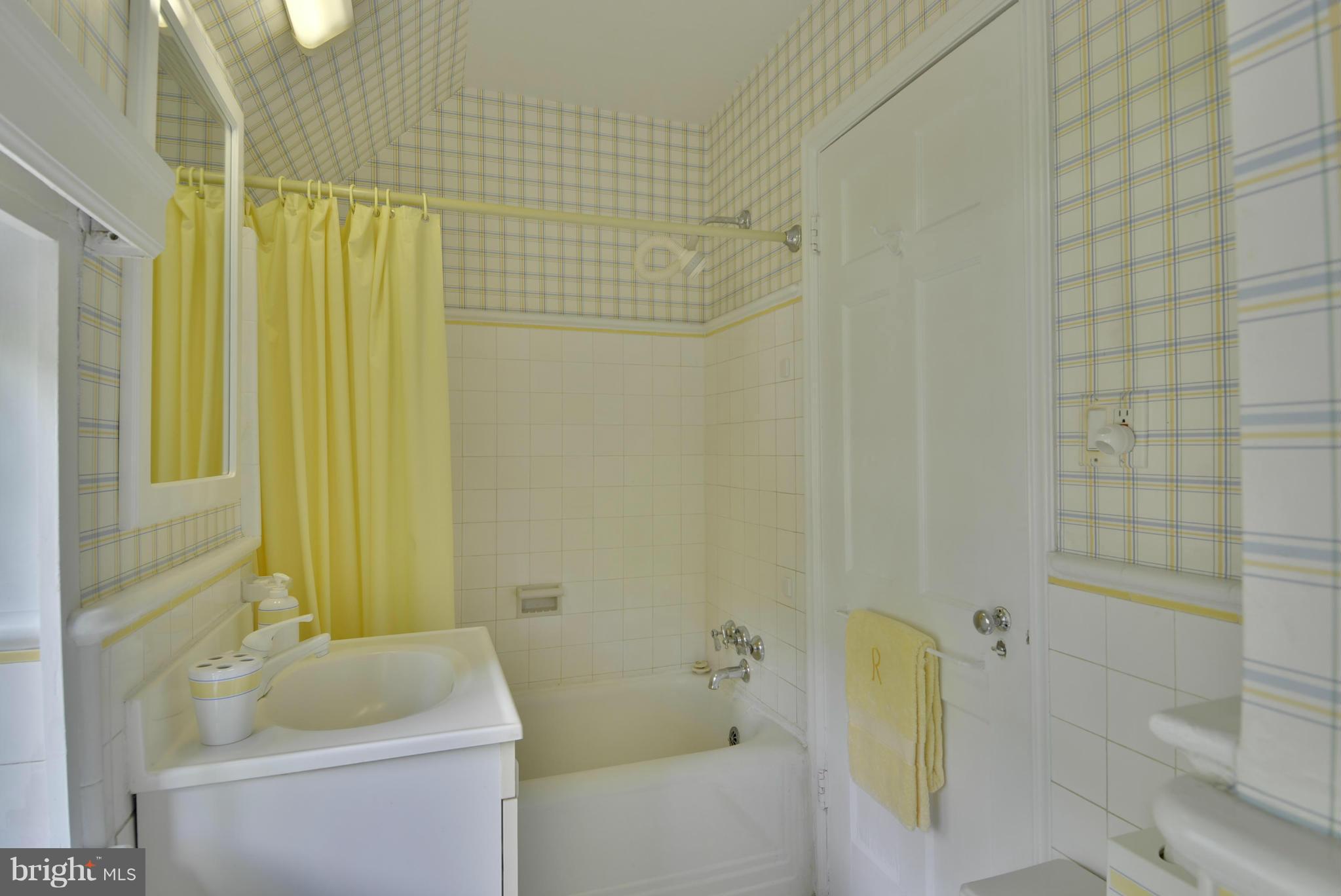3109 Rolling Road Chevy Chase, MD 20815 - Photo 15 of 30 Upper Level Bath