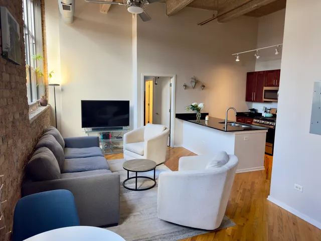 $429,000 | 1735 North Paulina Street, Unit 212, Chicago, IL 60622