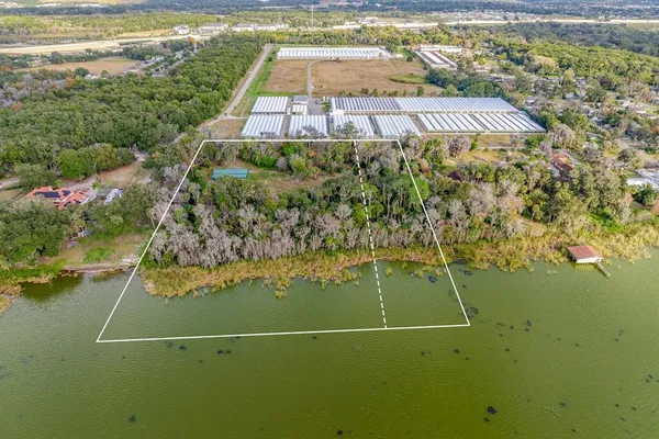 a view of a tennis court