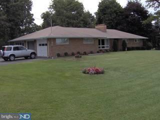 3280 Meetinghouse Road Telford, PA 18969 - Photo 6 of 6 a front view of a house with garden