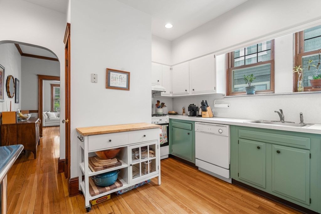 21 Milton Street Somerville, MA 02144 - Photo 7 of 31