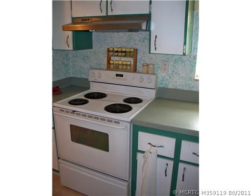 1937 Southwest Palm City Road, Unit 19C Stuart, FL 34994 - Photo 7 of 22 Kitchen.