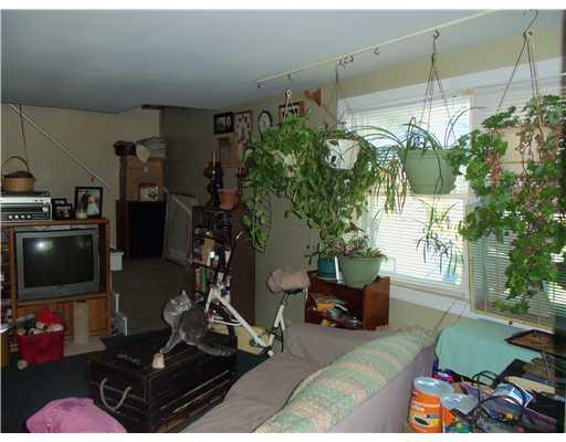 396 River Road Tenants Harbor, ME 04860 - Photo 14 of 16 Living Room. Back unit 1 living room