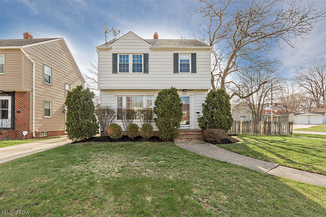 4024 Charlton Road Cleveland, OH 44121 - Photo 2 of 35