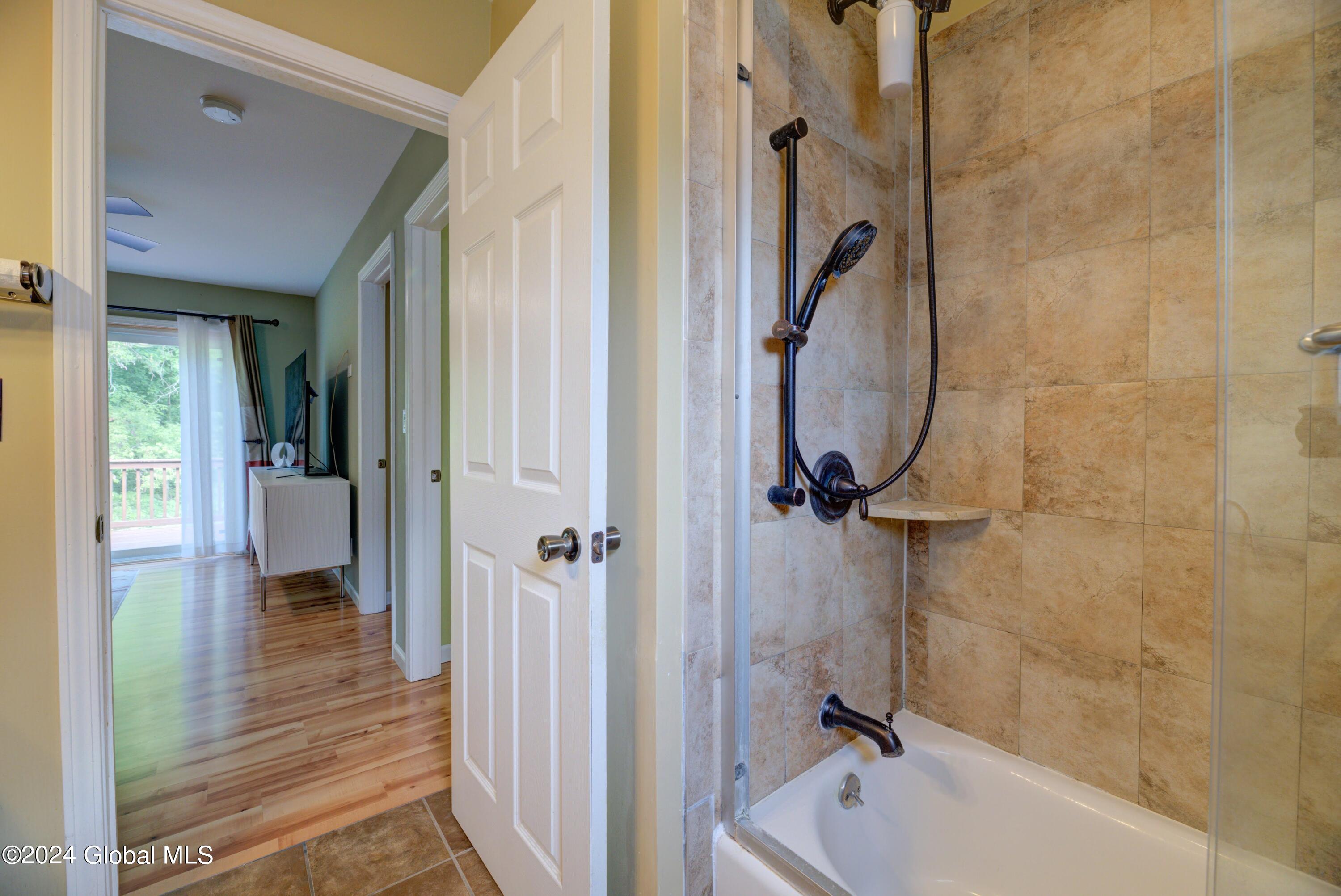 1021 Wtry Road Niskayuna, NY 12309 - Photo 22 of 29 WTRY-34