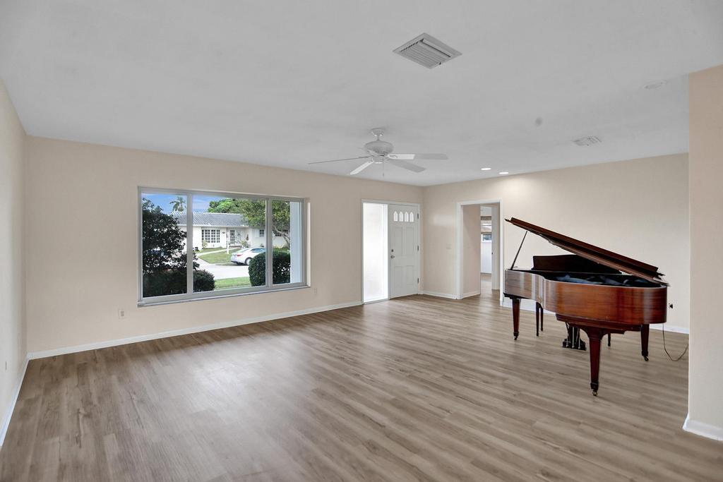 1088 Southwest 13th Place Boca Raton, FL 33486 - Photo 3 of 27 Living Room