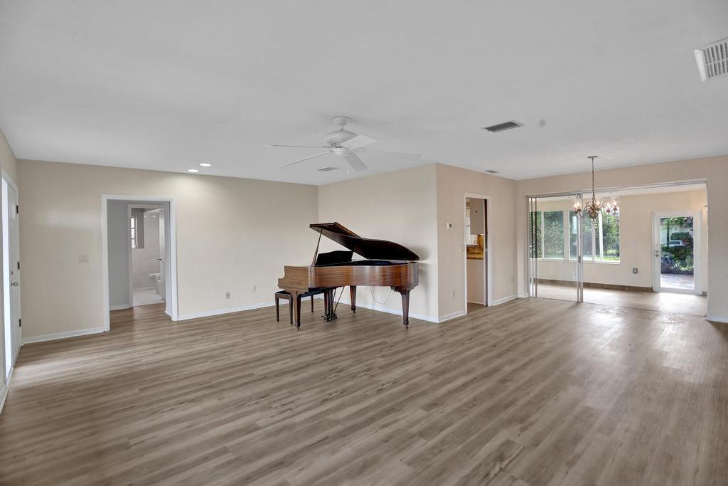 1088 Southwest 13th Place Boca Raton, FL 33486 - Photo 4 of 27 Living Room