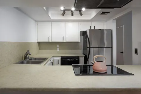 $299,900 | 280 South Avenida Caballeros, Unit 214, Palm Springs, CA 92262