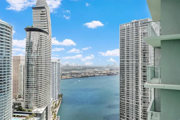 $8,000 | 77 Southeast 5th Street, Unit 4206, Miami, FL 33131