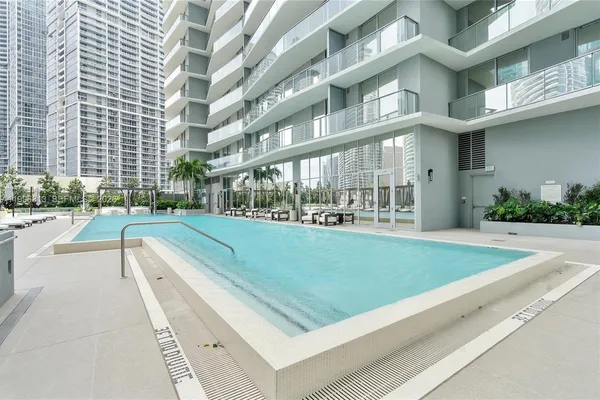 $8,000 | 77 Southeast 5th Street, Unit 4206, Miami, FL 33131