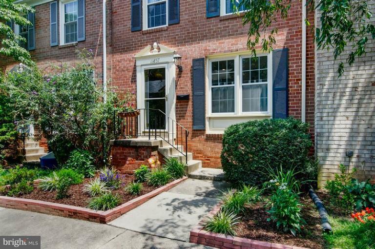 11857 Dunlop Court Reston, VA 20191 - Photo 21 of 28 Exterior (Front)