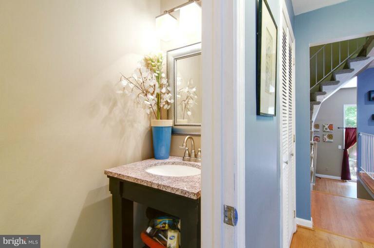 11857 Dunlop Court Reston, VA 20191 - Photo 23 of 28 Bath