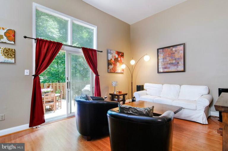 11857 Dunlop Court Reston, VA 20191 - Photo 24 of 28 Living Room