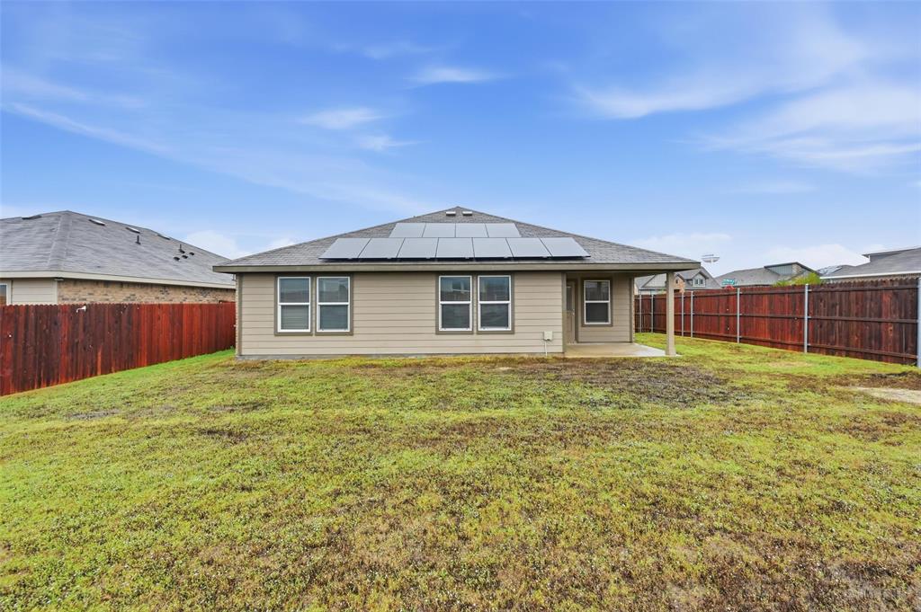 701 Griffith Pk Trail Alvarado, TX 76009 - Photo 19 of 20 a backyard of a house
