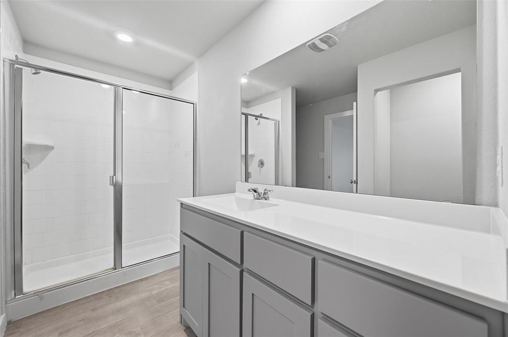 701 Griffith Pk Trail Alvarado, TX 76009 - Photo 9 of 20 a bathroom with a sink and a mirror