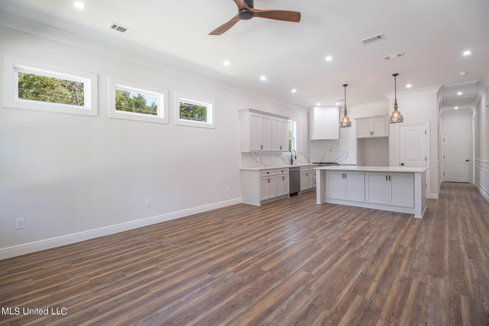 1023 Nancy Place Gulfport, MS 39507 - Photo 2 of 28 Nancy Place living:kitchen 1