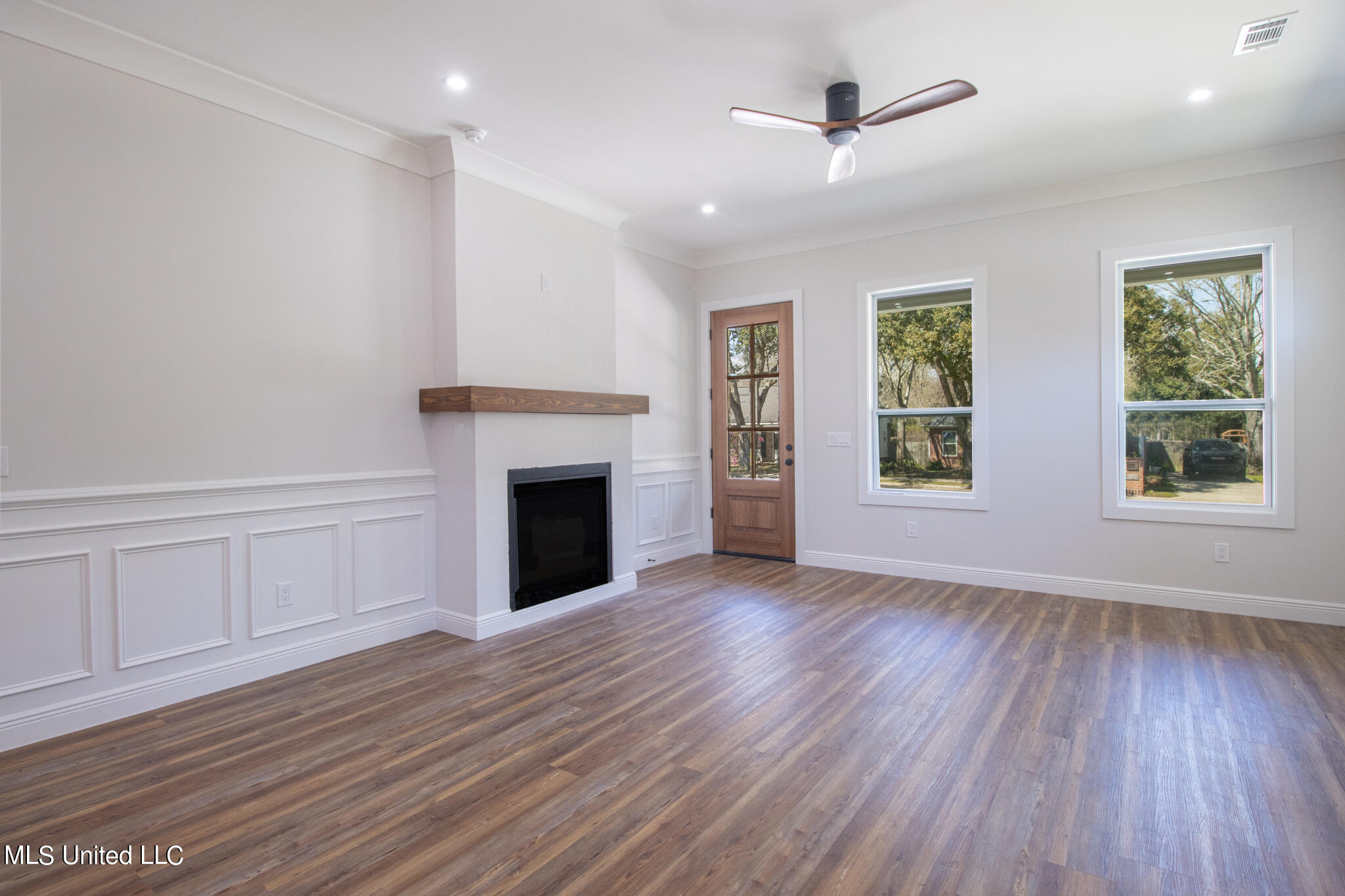 1023 Nancy Place Gulfport, MS 39507 - Photo 4 of 28 Nancy Place living 1