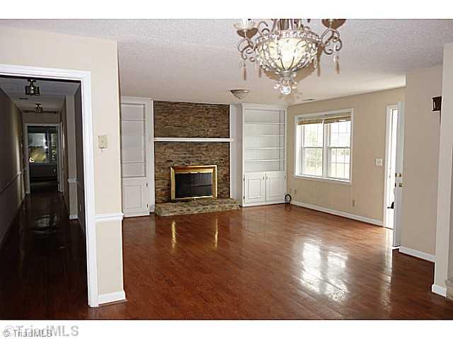 1414 Luck Road Asheboro, NC 27205 - Photo 4 of 16 Living Room.